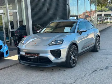 PORSCHE Macan 4 Electric   Pano   AHK   Luft   21