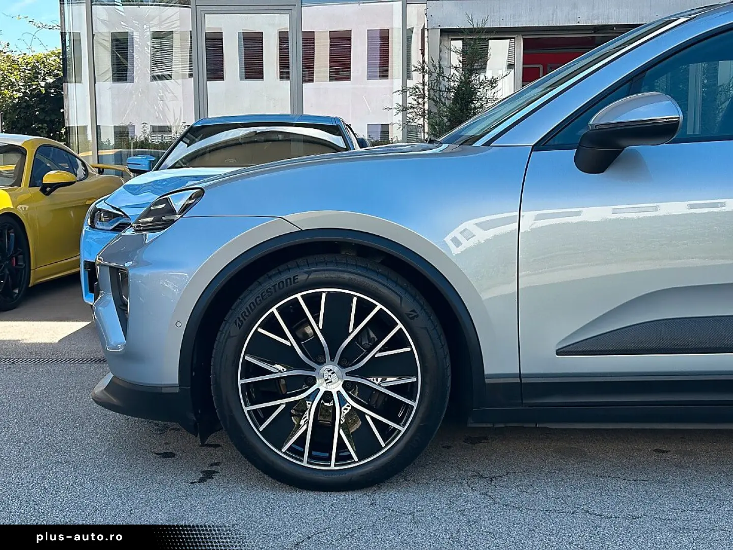 PORSCHE Macan 4 Electric   Pano   AHK   Luft   21