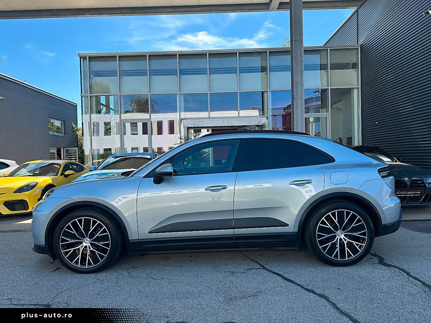 PORSCHE Macan 4 Electric   Pano   AHK   Luft   21