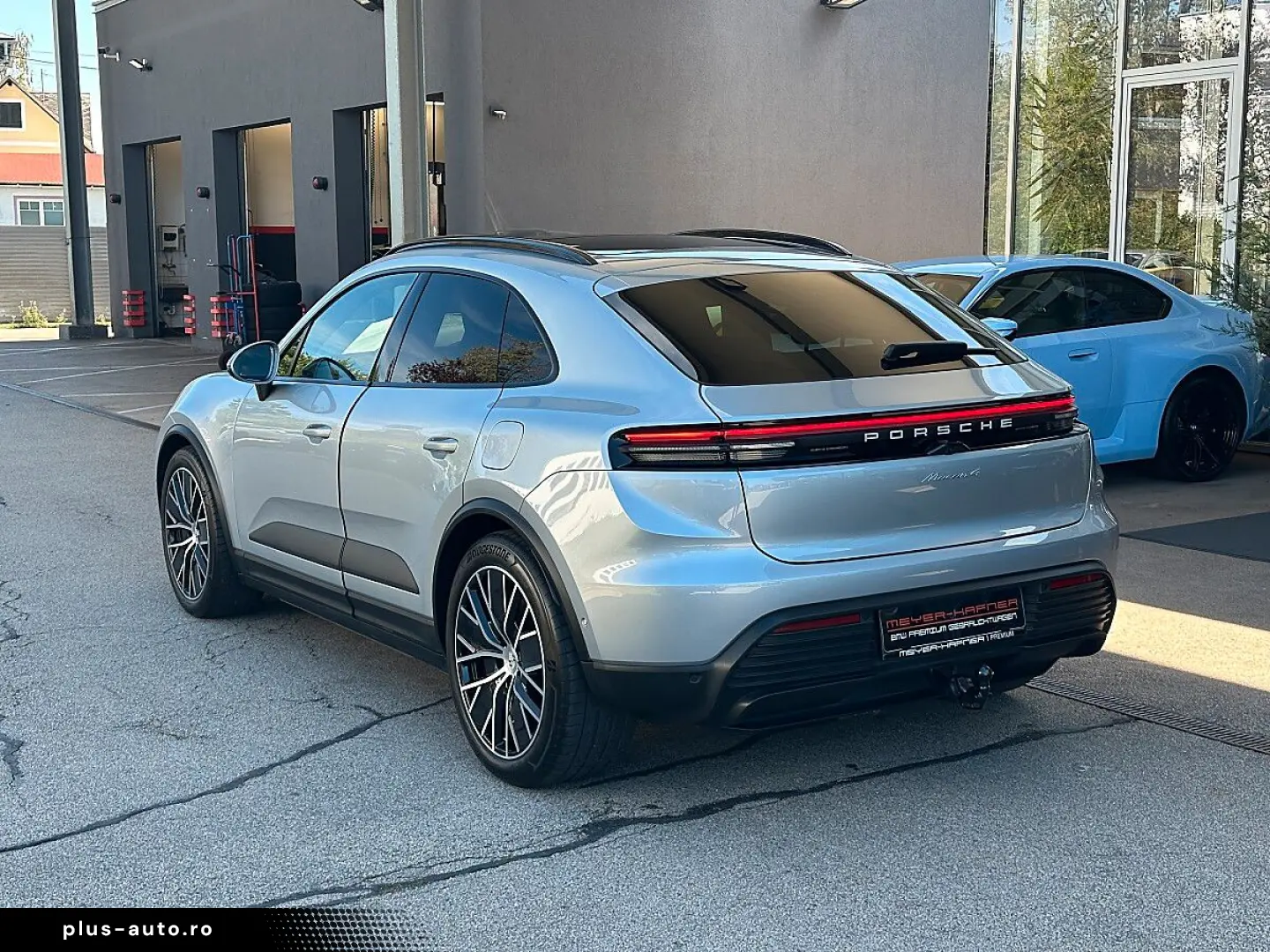 PORSCHE Macan 4 Electric   Pano   AHK   Luft   21