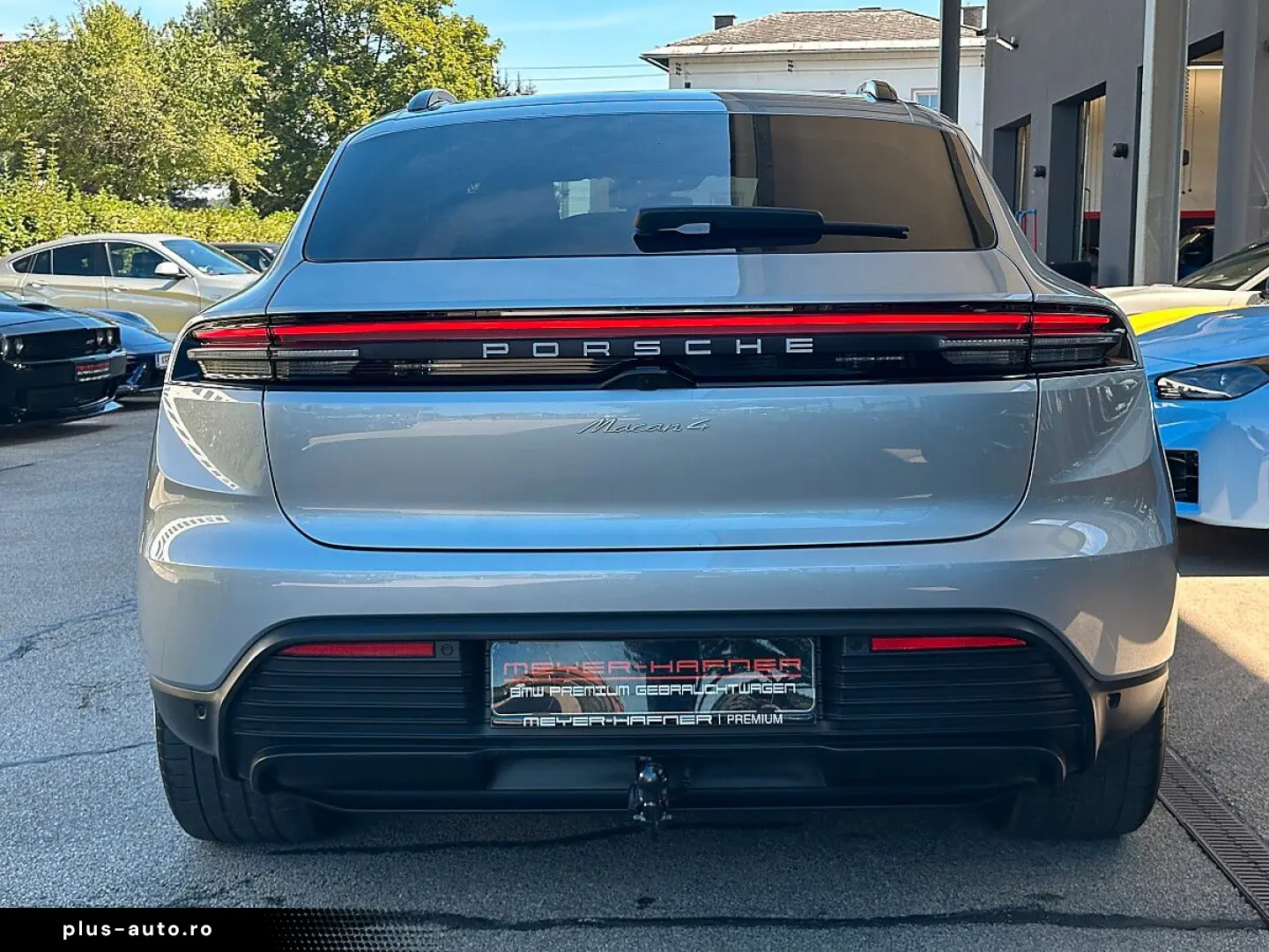 PORSCHE Macan 4 Electric   Pano   AHK   Luft   21