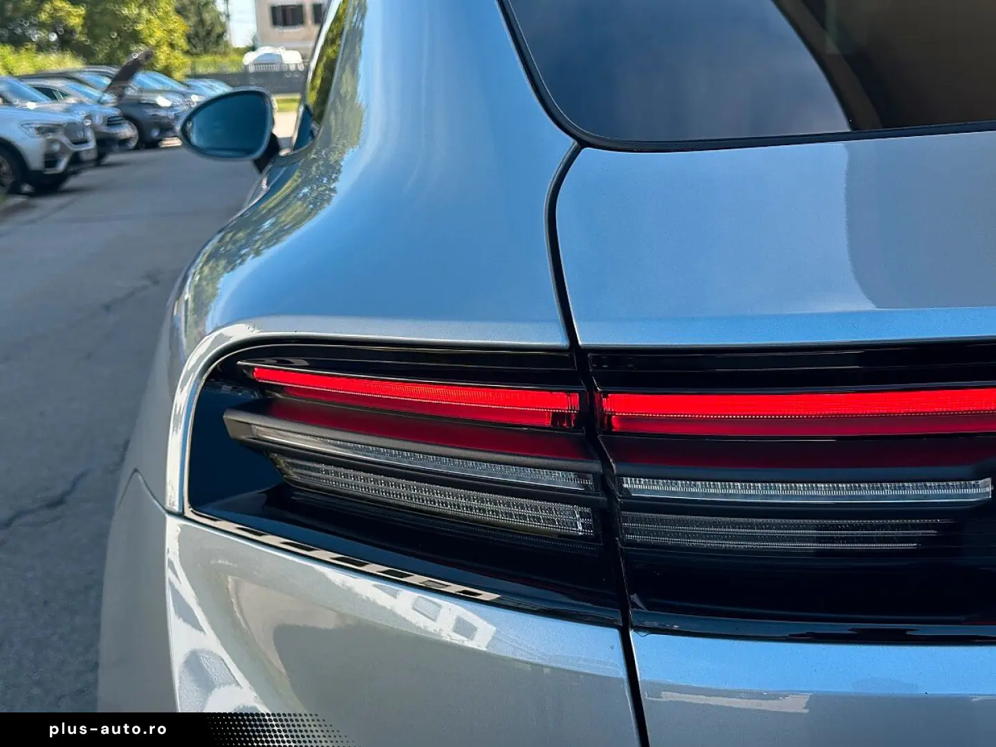 PORSCHE Macan 4 Electric   Pano   AHK   Luft   21
