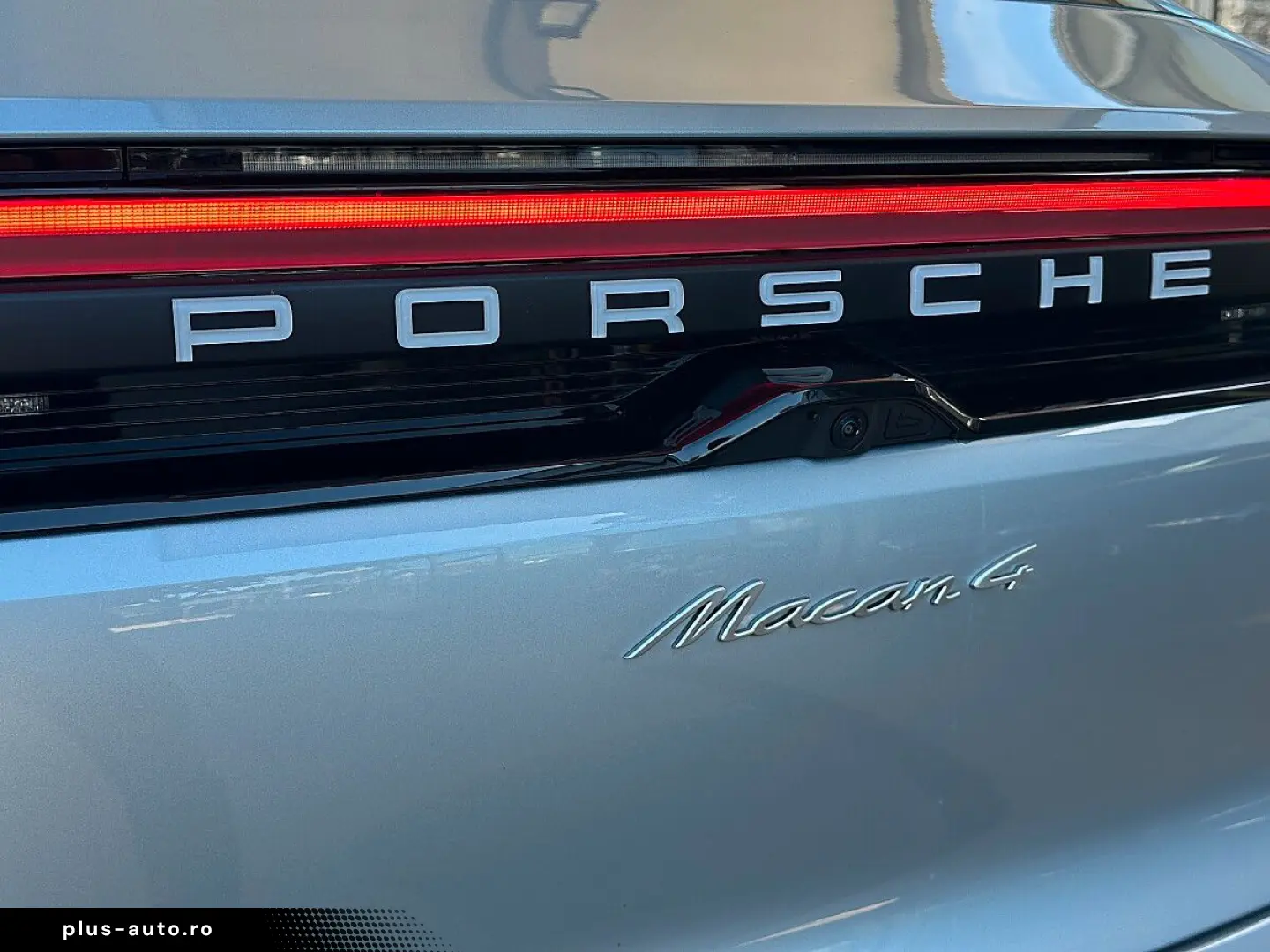 PORSCHE Macan 4 Electric   Pano   AHK   Luft   21