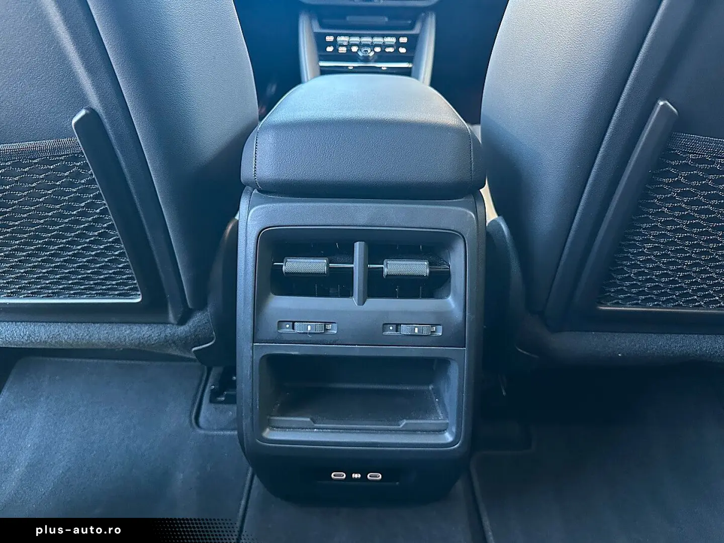 PORSCHE Macan 4 Electric   Pano   AHK   Luft   21