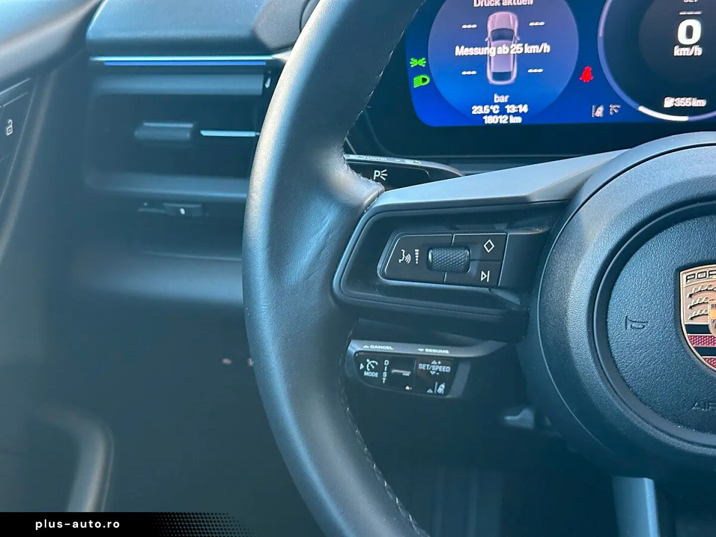 PORSCHE Macan 4 Electric   Pano   AHK   Luft   21