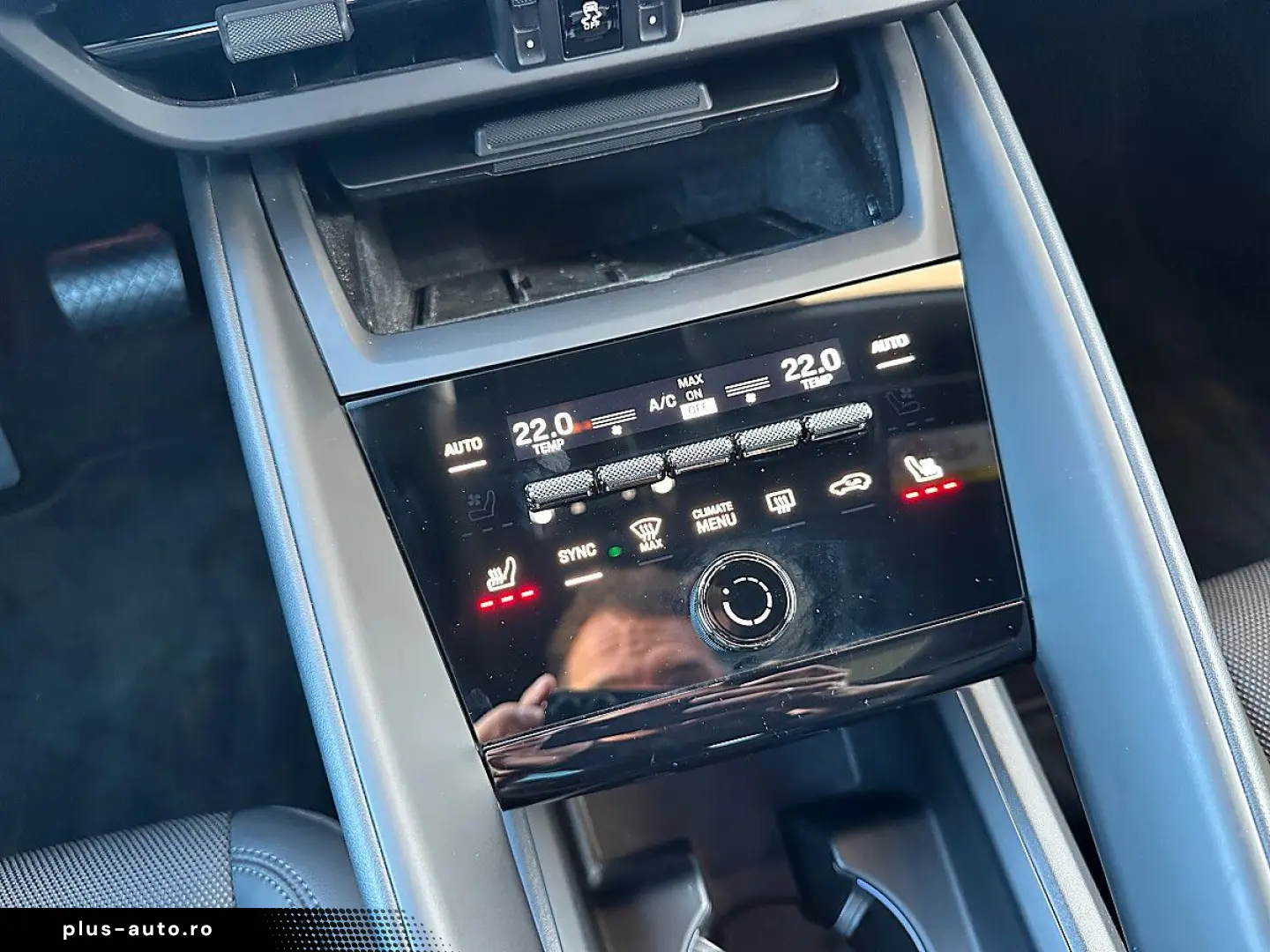 PORSCHE Macan 4 Electric   Pano   AHK   Luft   21