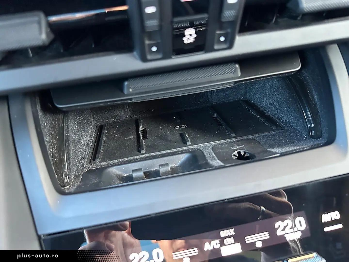 PORSCHE Macan 4 Electric   Pano   AHK   Luft   21