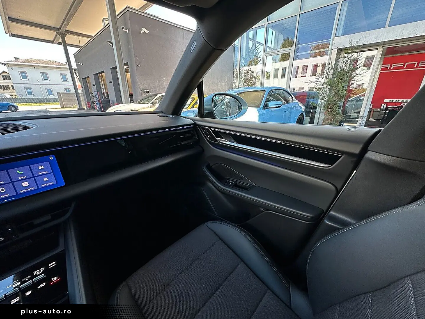 PORSCHE Macan 4 Electric   Pano   AHK   Luft   21