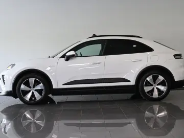 PORSCHE Macan 4 Panorama ACC AirSusp Bose 360