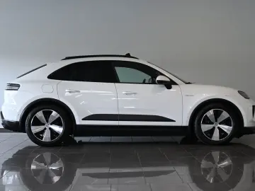 PORSCHE Macan 4 Panorama ACC AirSusp Bose 360
