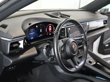 PORSCHE Macan 4 Panorama ACC AirSusp Bose 360