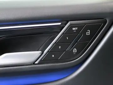 PORSCHE Macan 4 Panorama ACC AirSusp Bose 360