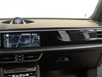 PORSCHE Macan 4 Panorama ACC AirSusp Bose 360