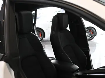 PORSCHE Macan 4 Panorama ACC AirSusp Bose 360