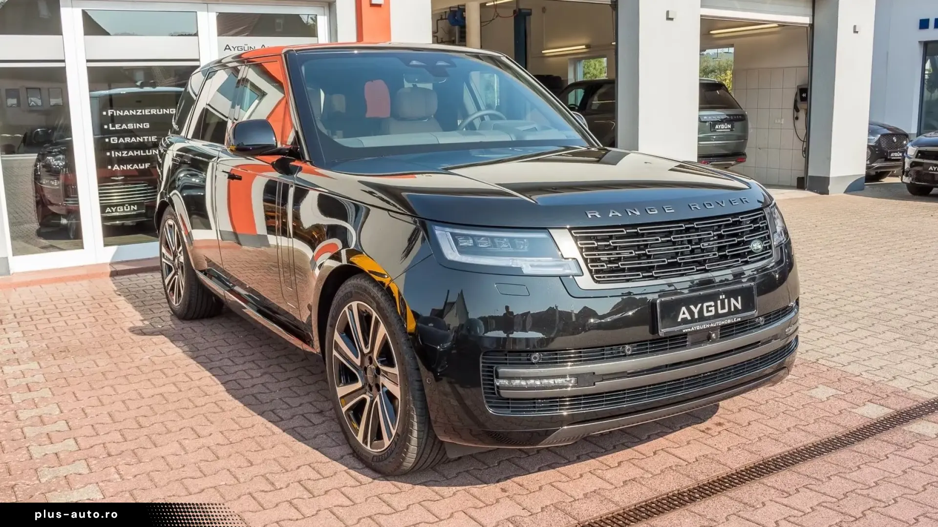 Land Rover Range Rover P460e HSE Shadow Pack