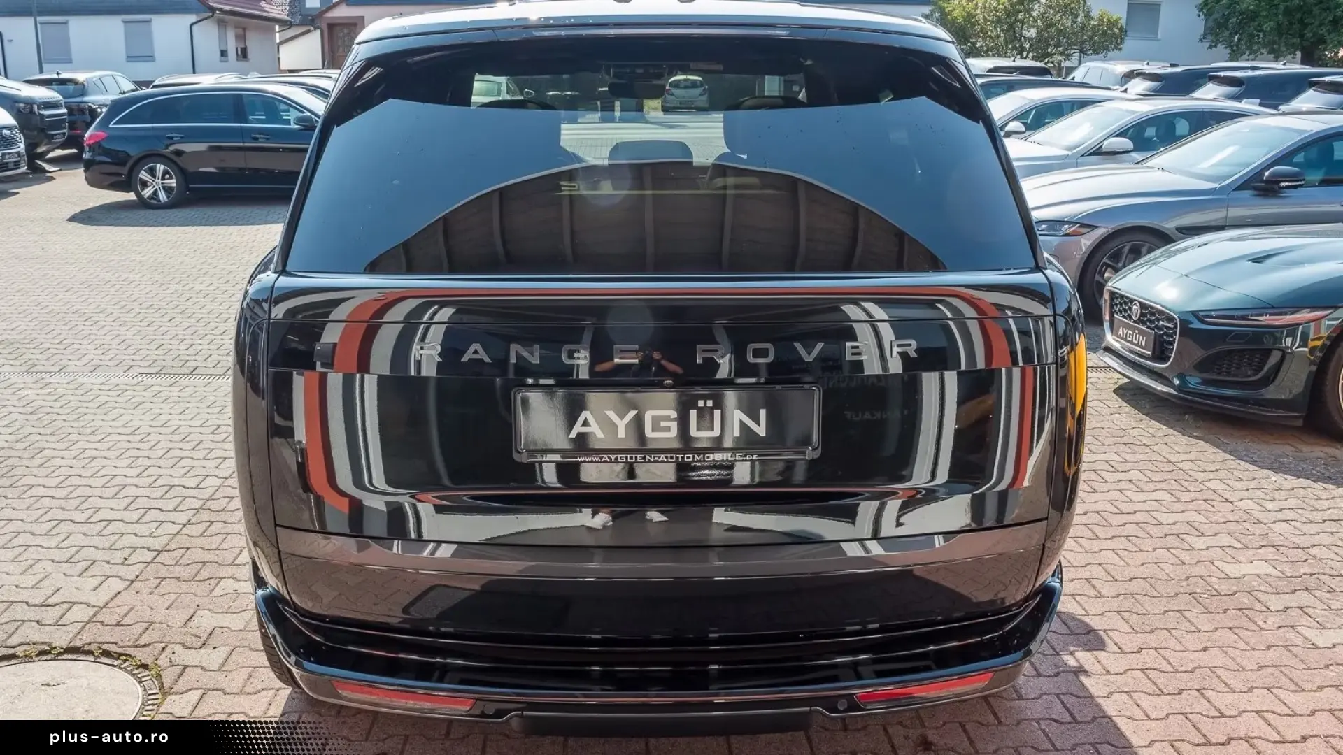 Land Rover Range Rover P460e HSE Shadow Pack