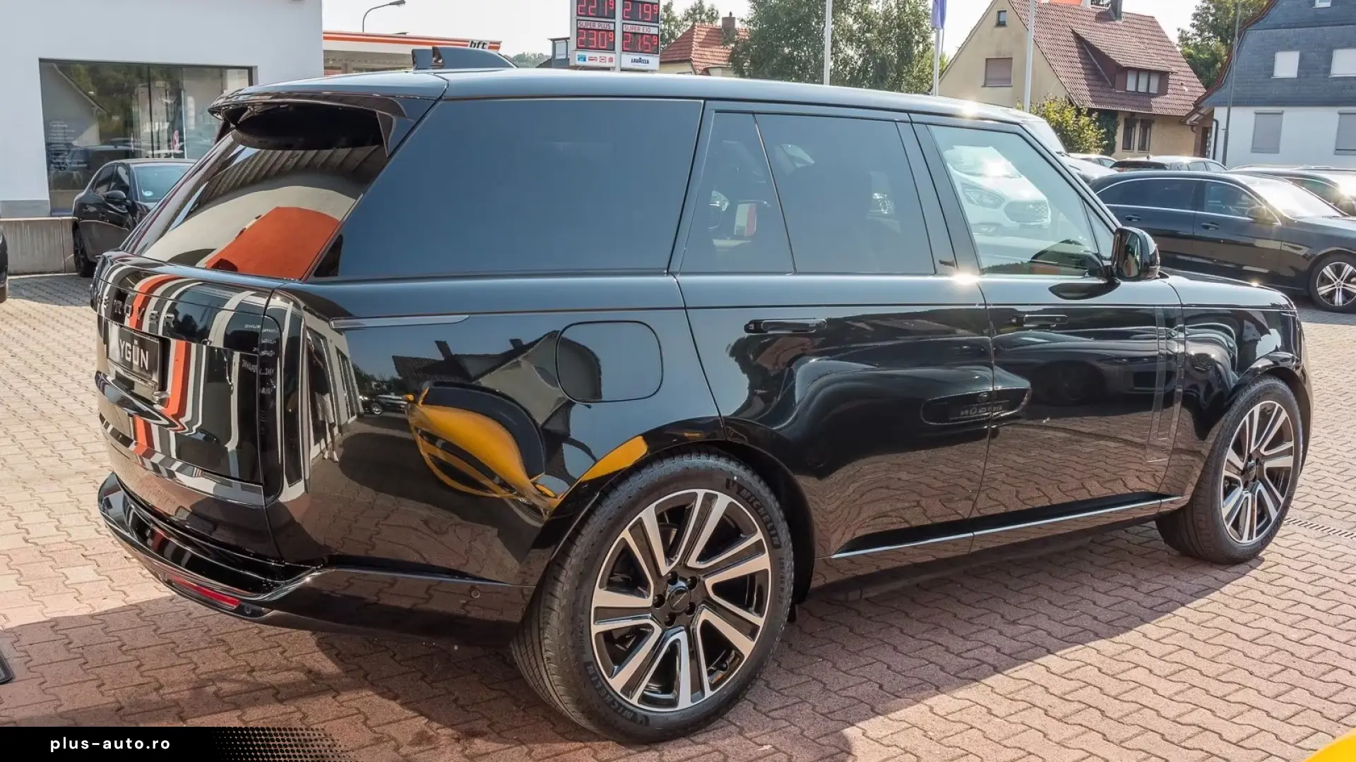 Land Rover Range Rover P460e HSE Shadow Pack