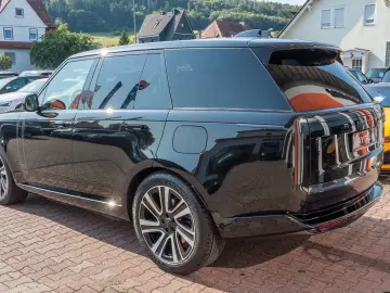 Land Rover Range Rover P460e HSE Shadow Pack