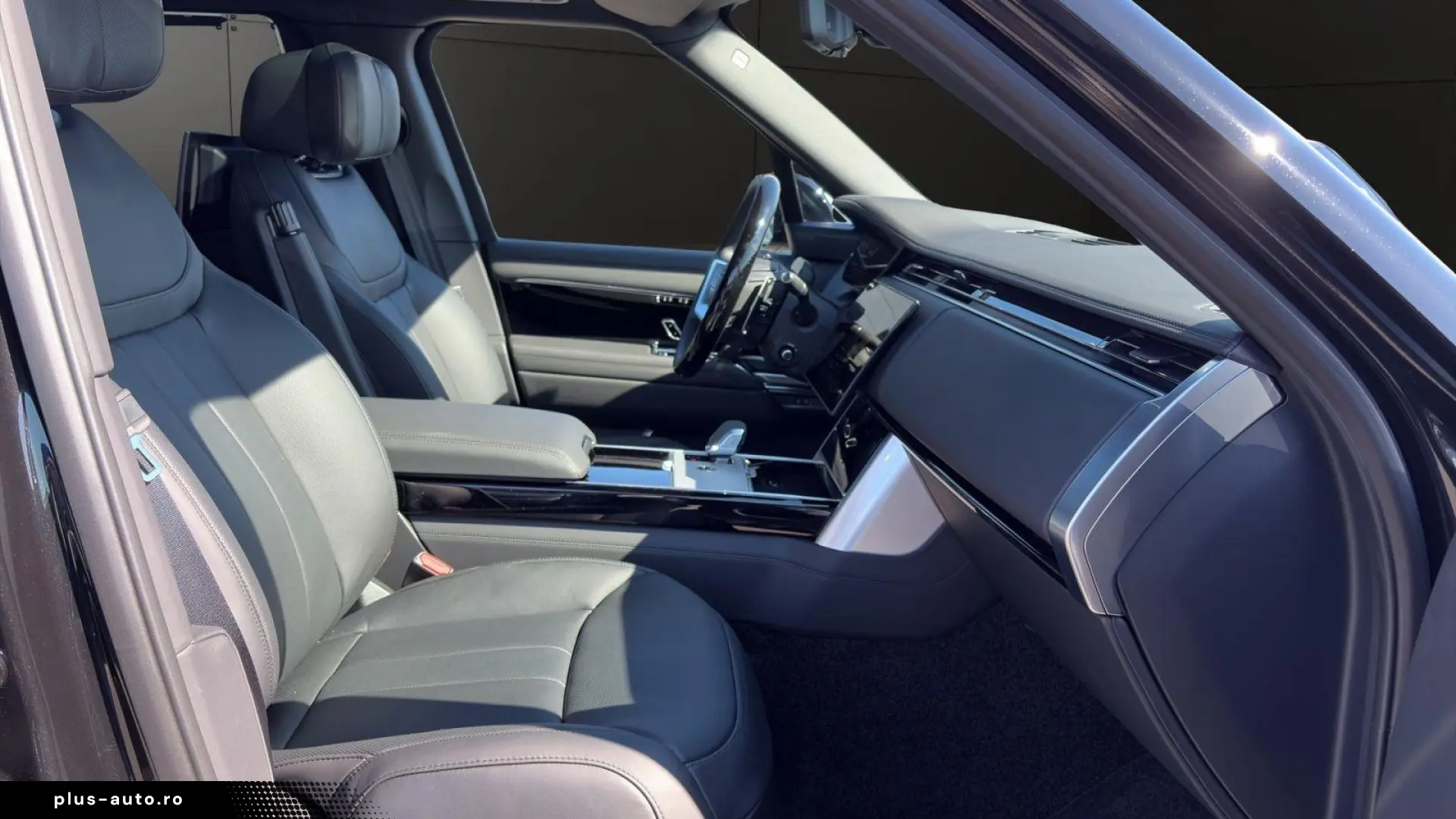 Range Rover P530 Autobiography Rear Seat Entertainment