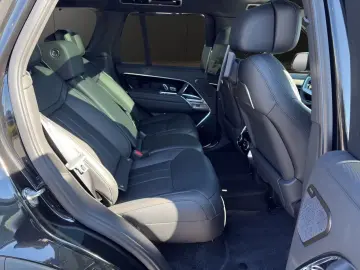 Range Rover P530 Autobiography Rear Seat Entertainment