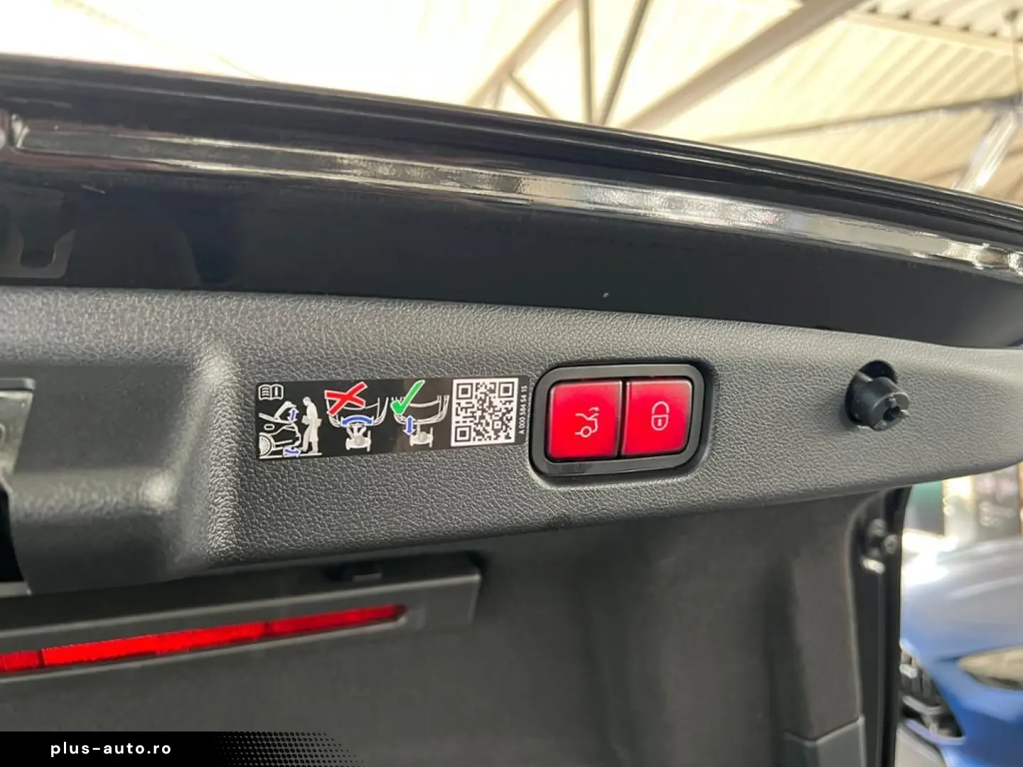 MERCEDES-BENZ E-Class 2025 — imagine 13