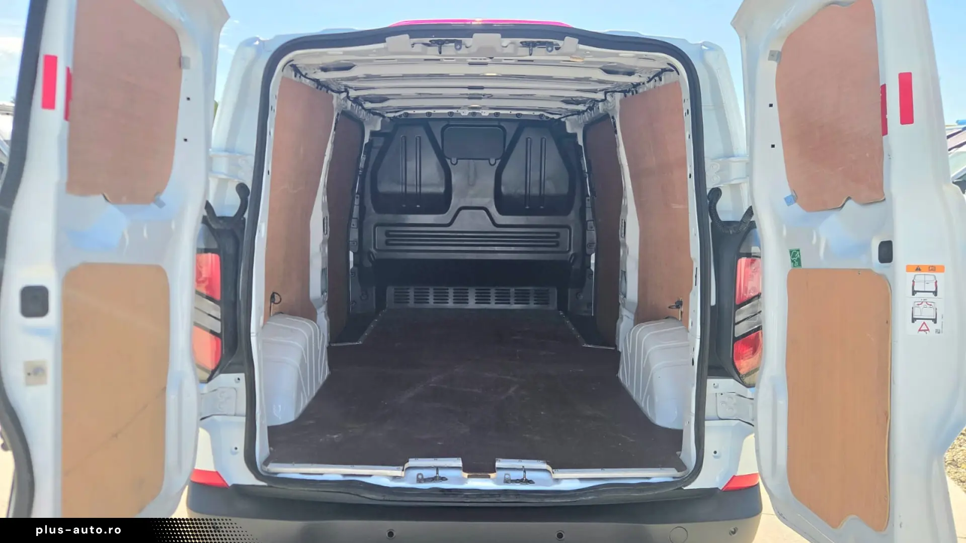 FORD TRANSIT CUSTOM L2H1 PREMIUM EDITION