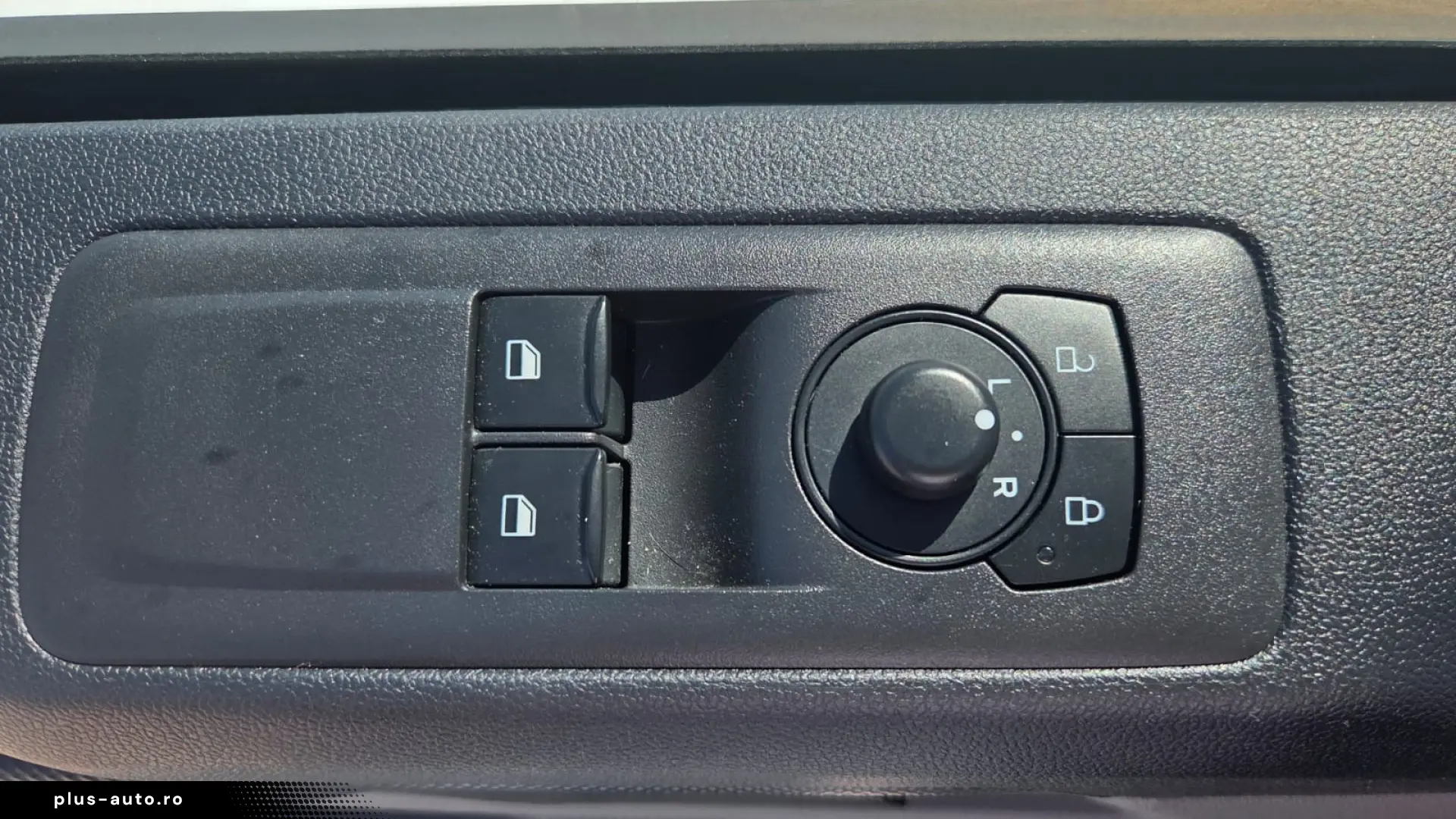 FORD TRANSIT CUSTOM L2H1 PREMIUM EDITION