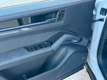 Porsche Cayenne Coupe Turbo E-Hybrid