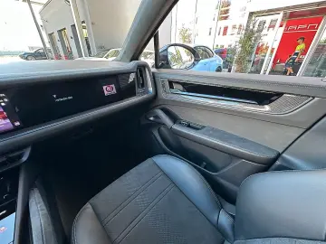 Porsche Cayenne Coupe Turbo E-Hybrid