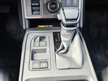 Toyota Hilux Invincible Double Cab 4x4