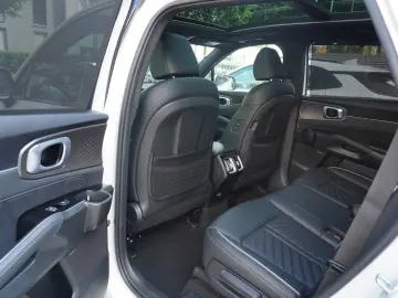 KIA Sorento Platinum 4WD Plug In Panorama ACC Mod 25