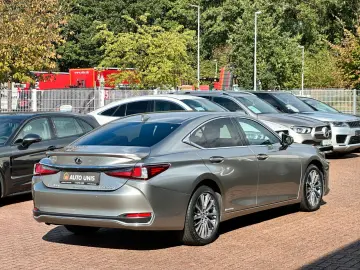 LEXUS ES 300h Hybrid Cam Navi Scheckheft 1.Hand