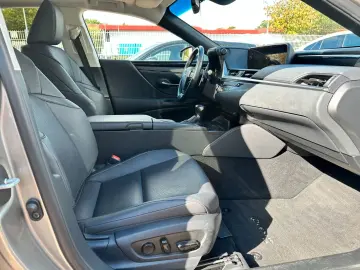 LEXUS ES 300h Hybrid Cam Navi Scheckheft 1.Hand