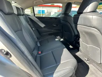 LEXUS ES 300h Hybrid Cam Navi Scheckheft 1.Hand