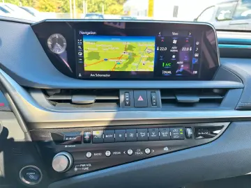 LEXUS ES 300h Hybrid Cam Navi Scheckheft 1.Hand