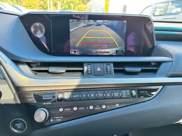 LEXUS ES 300h Hybrid Cam Navi Scheckheft 1.Hand