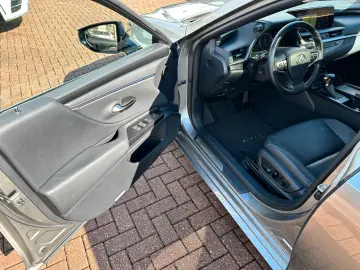 LEXUS ES 300h Hybrid Cam Navi Scheckheft 1.Hand