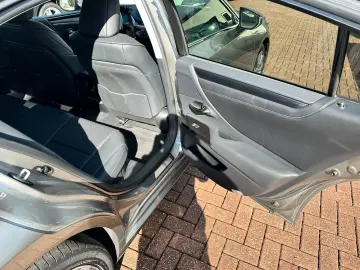 LEXUS ES 300h Hybrid Cam Navi Scheckheft 1.Hand