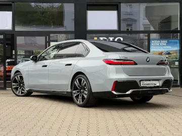 BMW 740d xDrive M Sport DA PA Prof SkyLounge TV