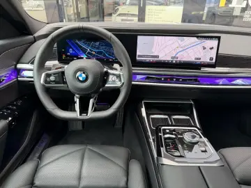 BMW 740d xDrive M Sport DA PA Prof SkyLounge TV