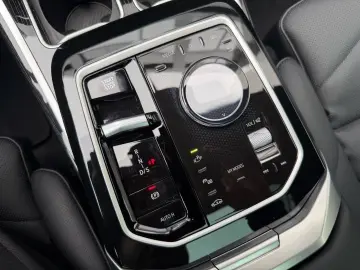 BMW 740d xDrive M Sport DA PA Prof SkyLounge TV