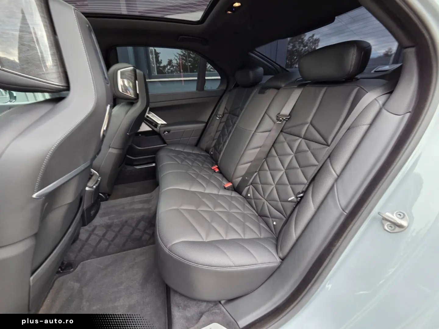 BMW 740i M Sport Paket Kristall Paket SkyLounge B&W