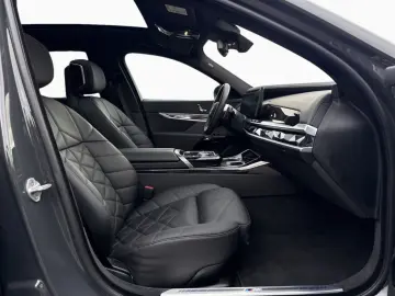 BMW 740d M-SPORT SkyLo Sthzg