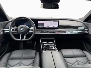 BMW 740d M-SPORT SkyLo Sthzg