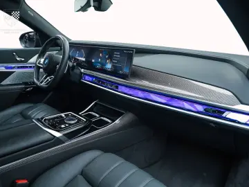 BMW 750e MANSORY FullCarbon Executive SkyLounge