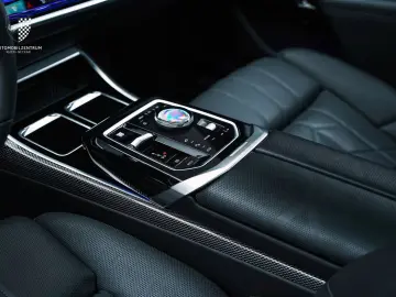BMW 750e MANSORY FullCarbon Executive SkyLounge