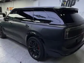 ZEEKR 9X ULTRA 70 KW Obsidian Black Edition Package