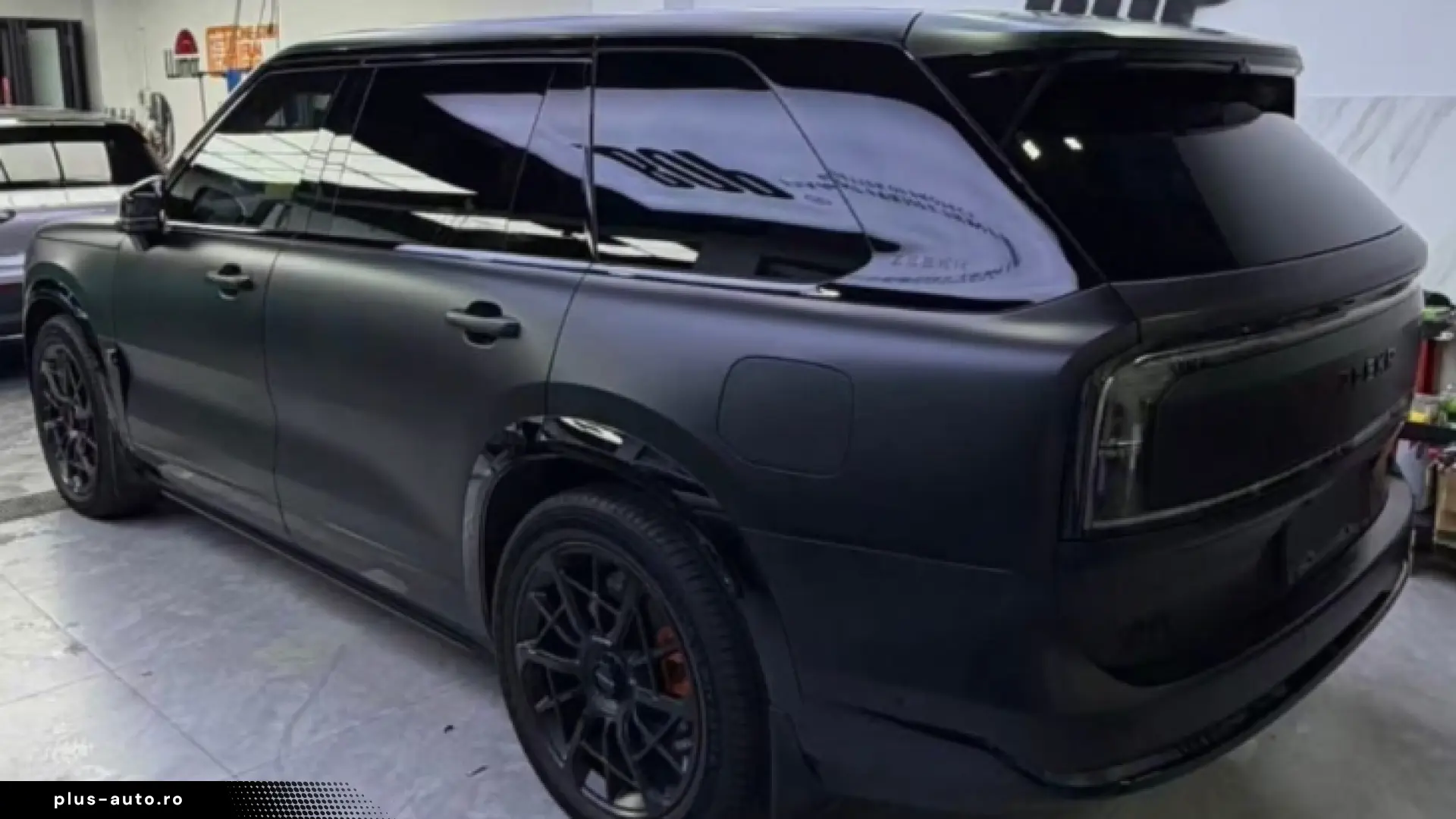 ZEEKR 9X ULTRA 70 KW Obsidian Black Edition Package