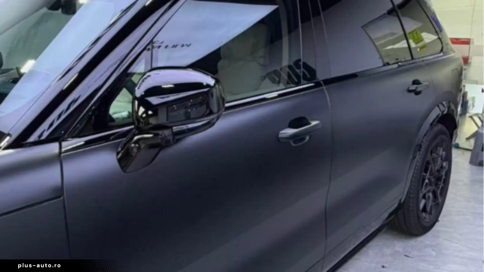 ZEEKR 9X ULTRA 70 KW Obsidian Black Edition Package
