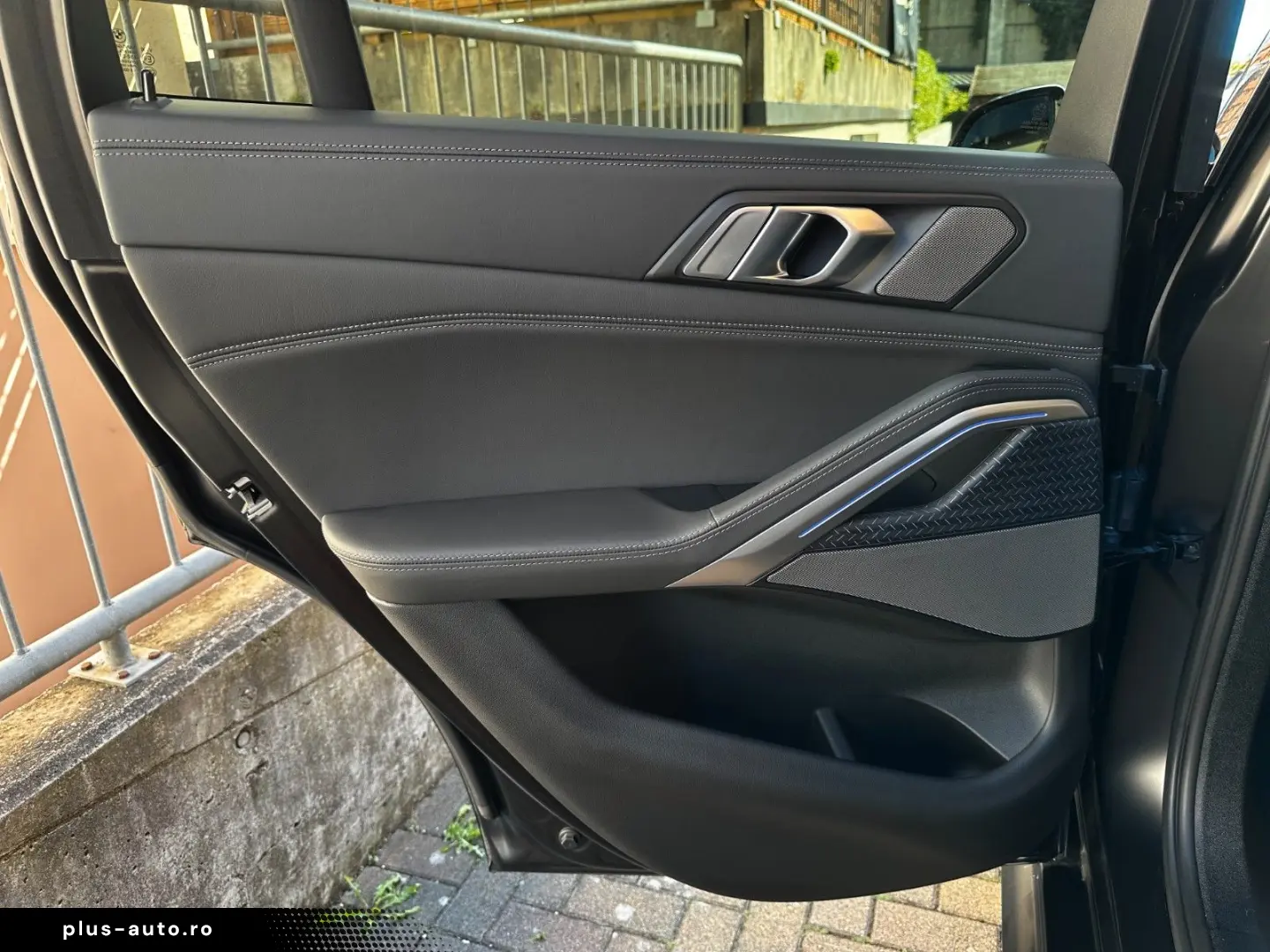 BMW X6 xDr40d M Sport Black Vermilion Edition Frozen